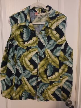 Hilo Hattie Green and Teal Tropical Leaf Button-Down Sleeveless Shirt